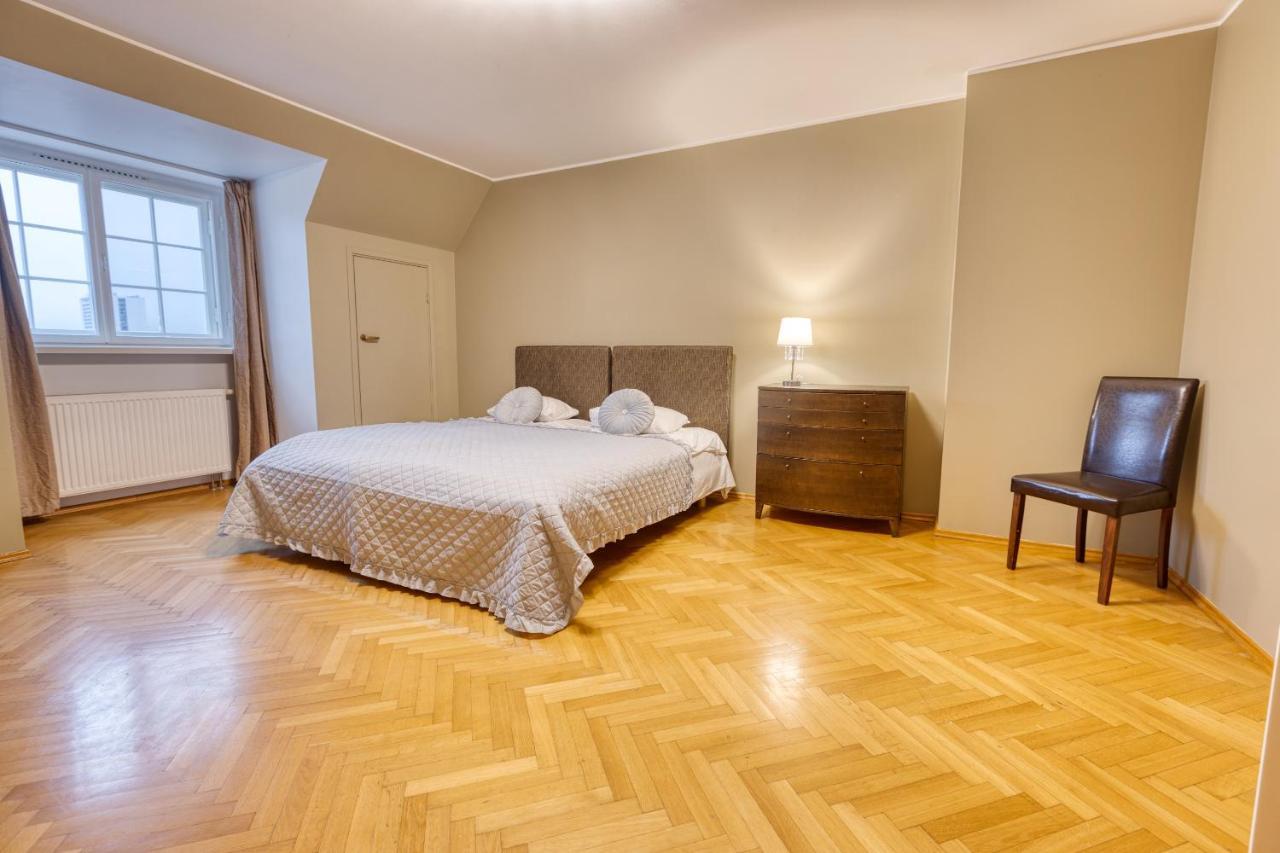 Historic Residence Apartments At Old Town Tallinn Exterior photo