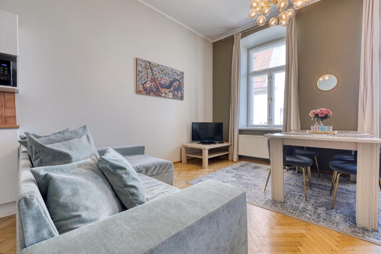 Historic Residence Apartments At Old Town Tallinn Exterior photo